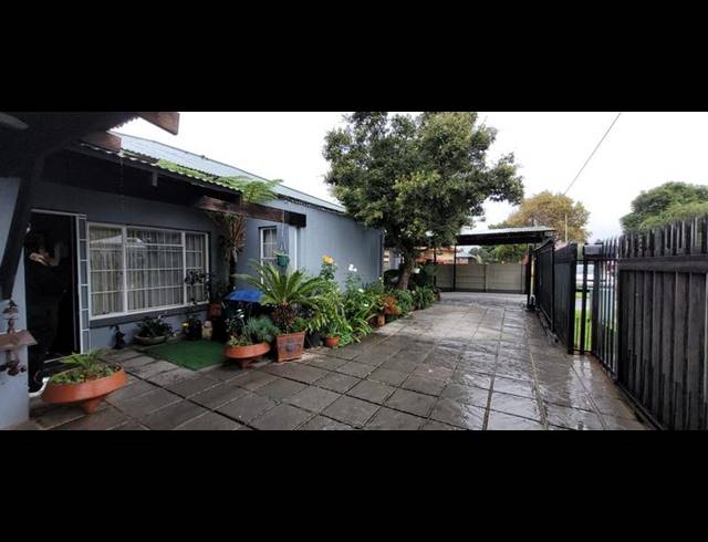 4 BEDROOM HOUSE FOR SALE IN FLORENTIA